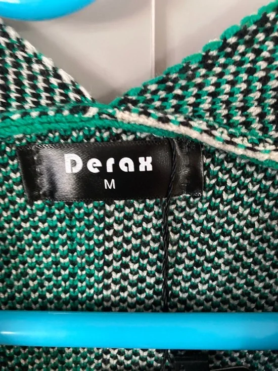 Derax Sweater Tiger Print NWT - Picture 2 of 8